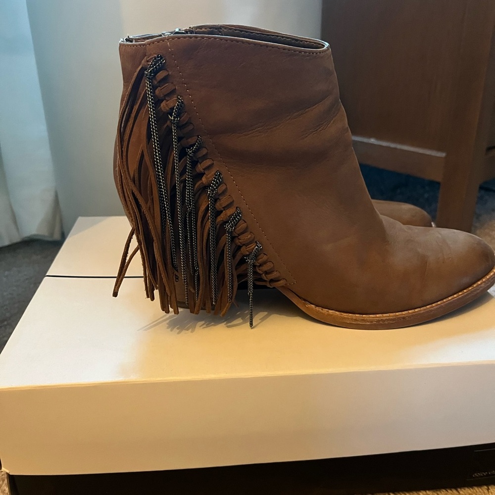 Dolce Vita teak nubuck fringe bootie size 7.5